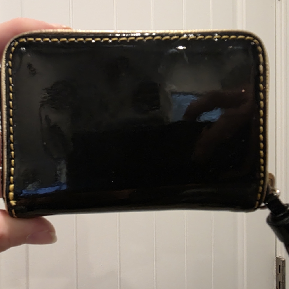 Dooney & Bourke Black Patent Leather Wallet In Excellent Condition - Picture 5 of 6